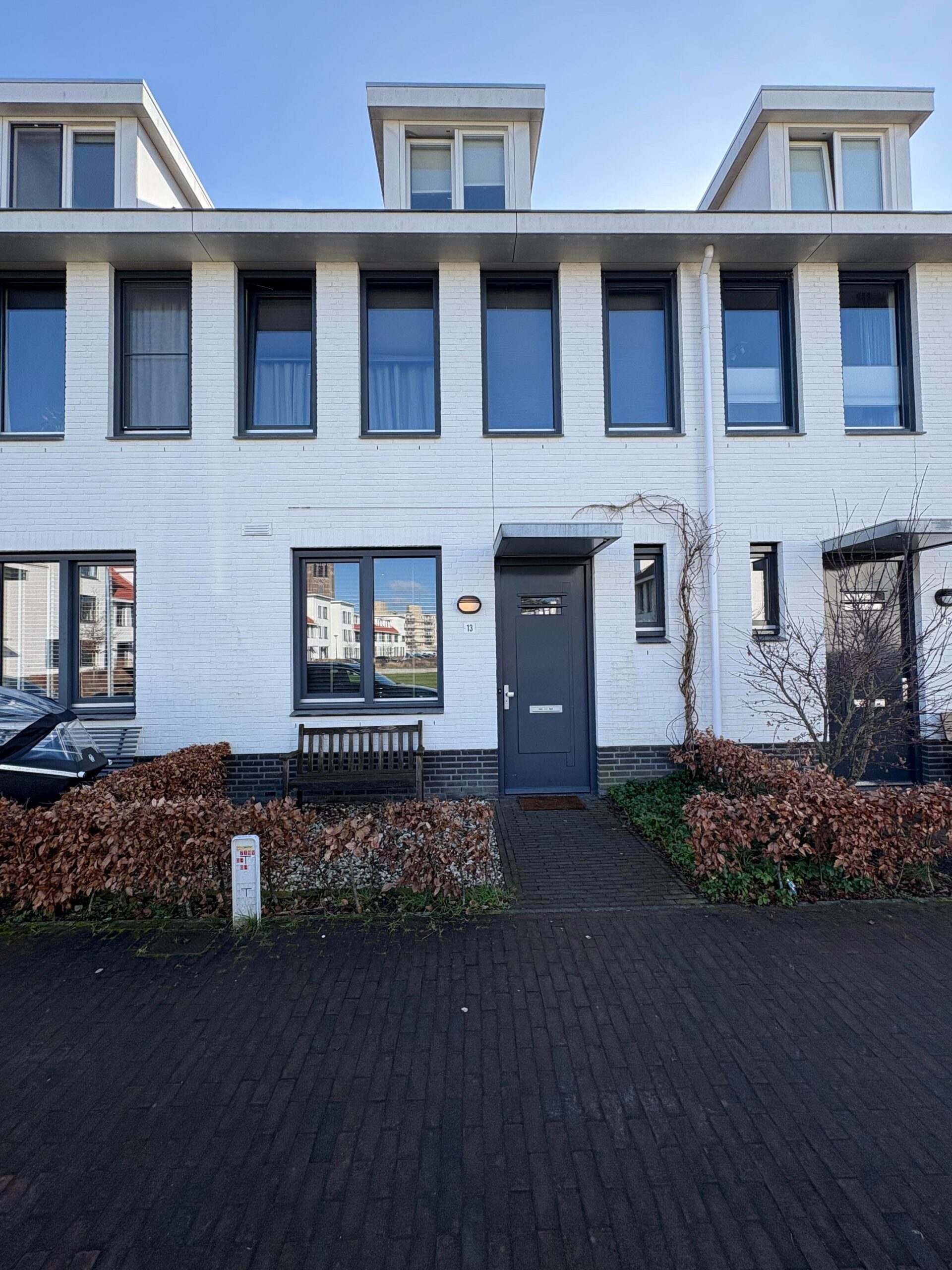 https://livhousing.nl/wp-content/uploads/2025/06/3a9b91bf-scaled.jpg